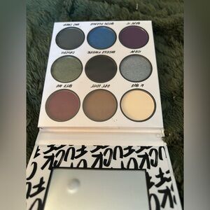 BH Cosmetics Bold Eyeshadow Palette - Blue, Purple, Green